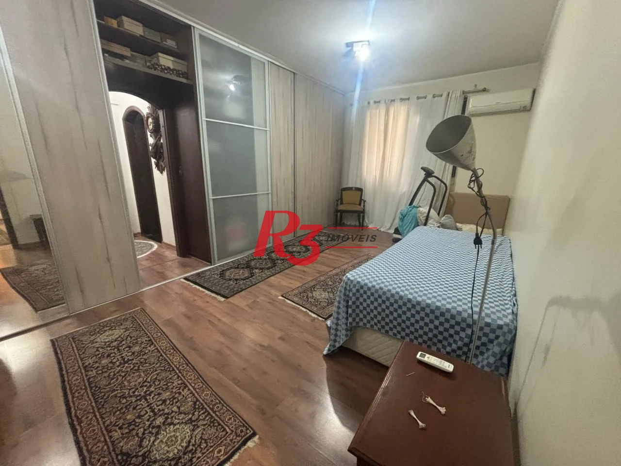 Apartamento a venda com 4 dormitórios sendo 3 suítes no coração do gonzaga / Santos SP