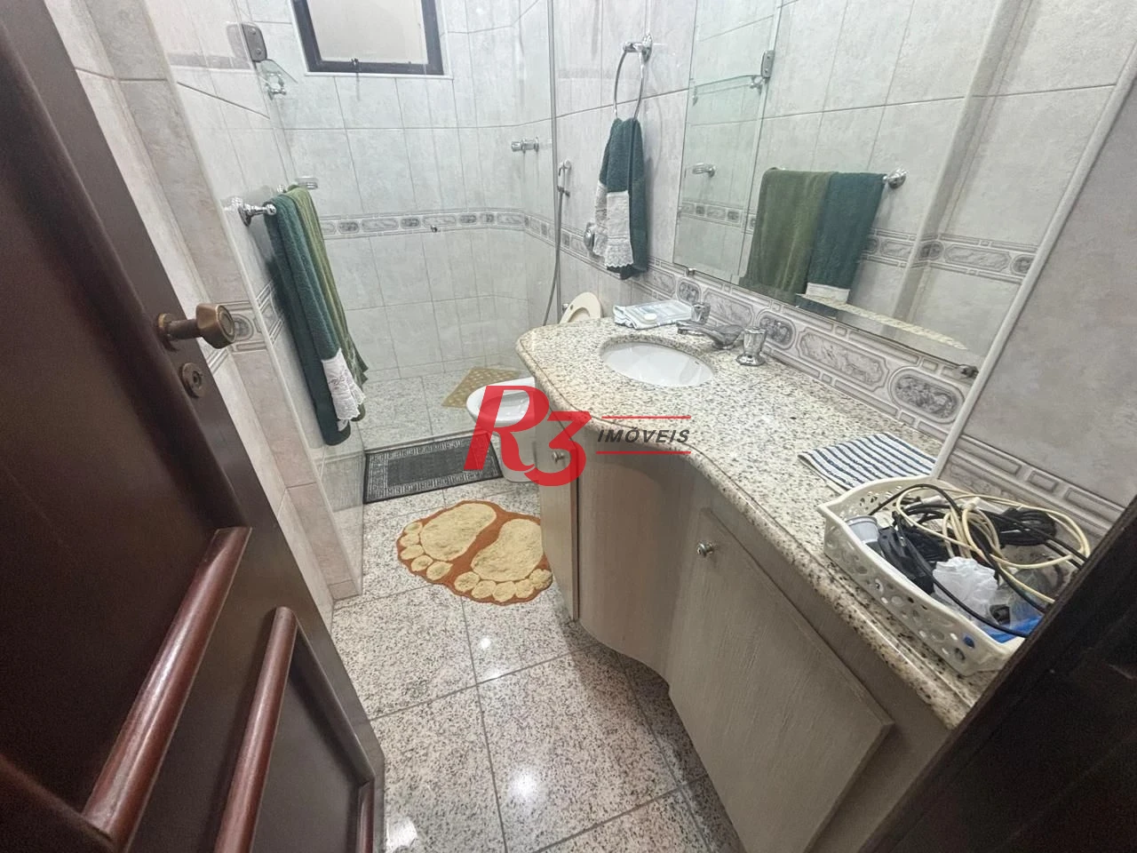 Apartamento a venda com 4 dormitórios sendo 3 suítes no coração do gonzaga / Santos SP