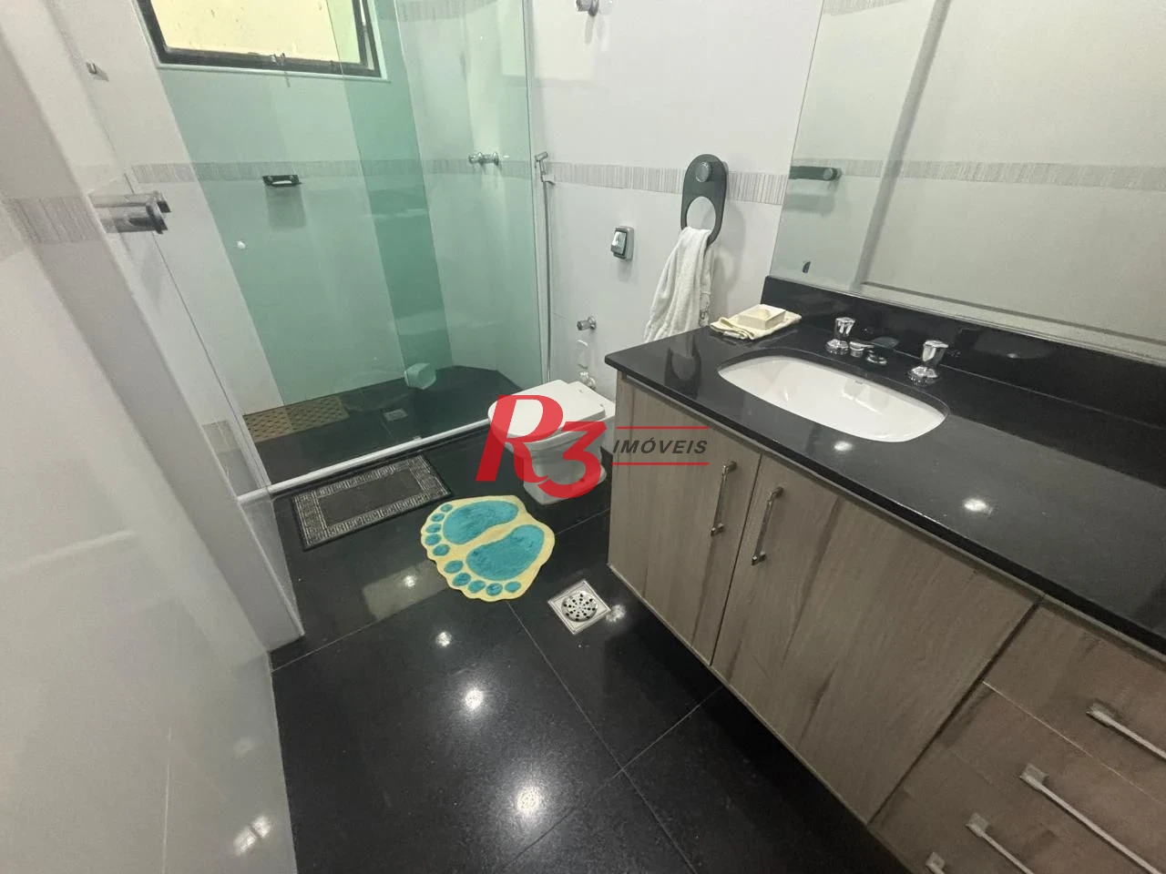 Apartamento a venda com 4 dormitórios sendo 3 suítes no coração do gonzaga / Santos SP