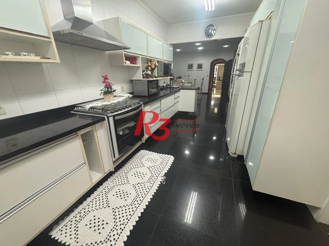 Apartamento a venda com 4 dormitórios sendo 3 suítes no coração do gonzaga / Santos SP