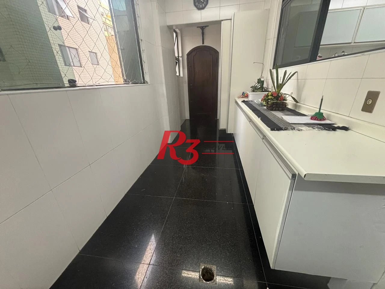 Apartamento a venda com 4 dormitórios sendo 3 suítes no coração do gonzaga / Santos SP
