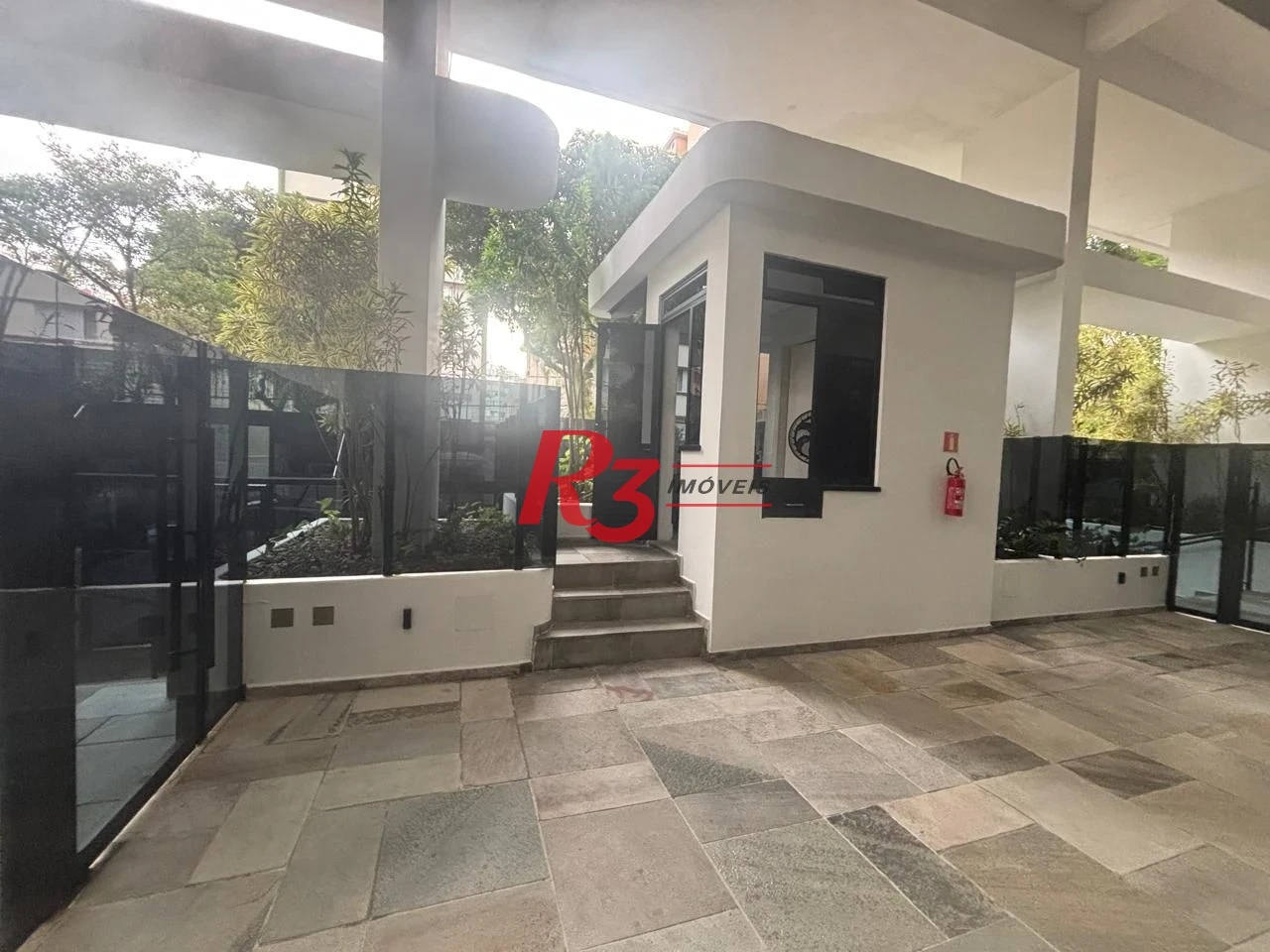 Apartamento a venda com 4 dormitórios sendo 3 suítes no coração do gonzaga / Santos SP