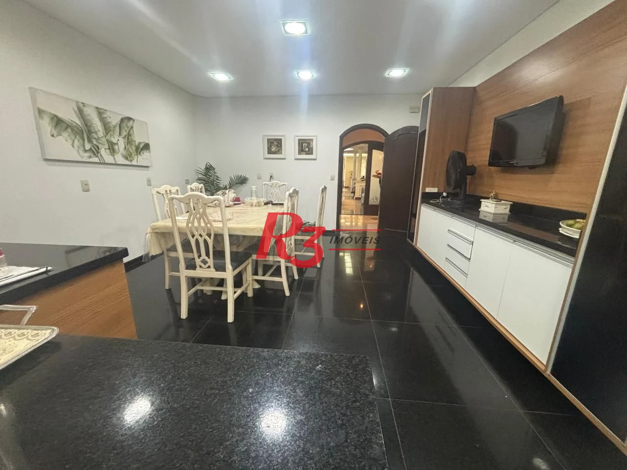 Apartamento a venda com 4 dormitórios sendo 3 suítes no coração do gonzaga / Santos SP