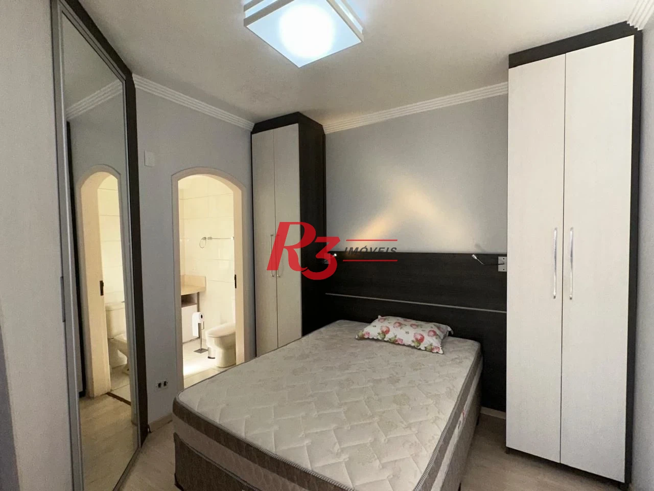 Flat no Gonzaga-Santos, Localização Privilegiada !!!
