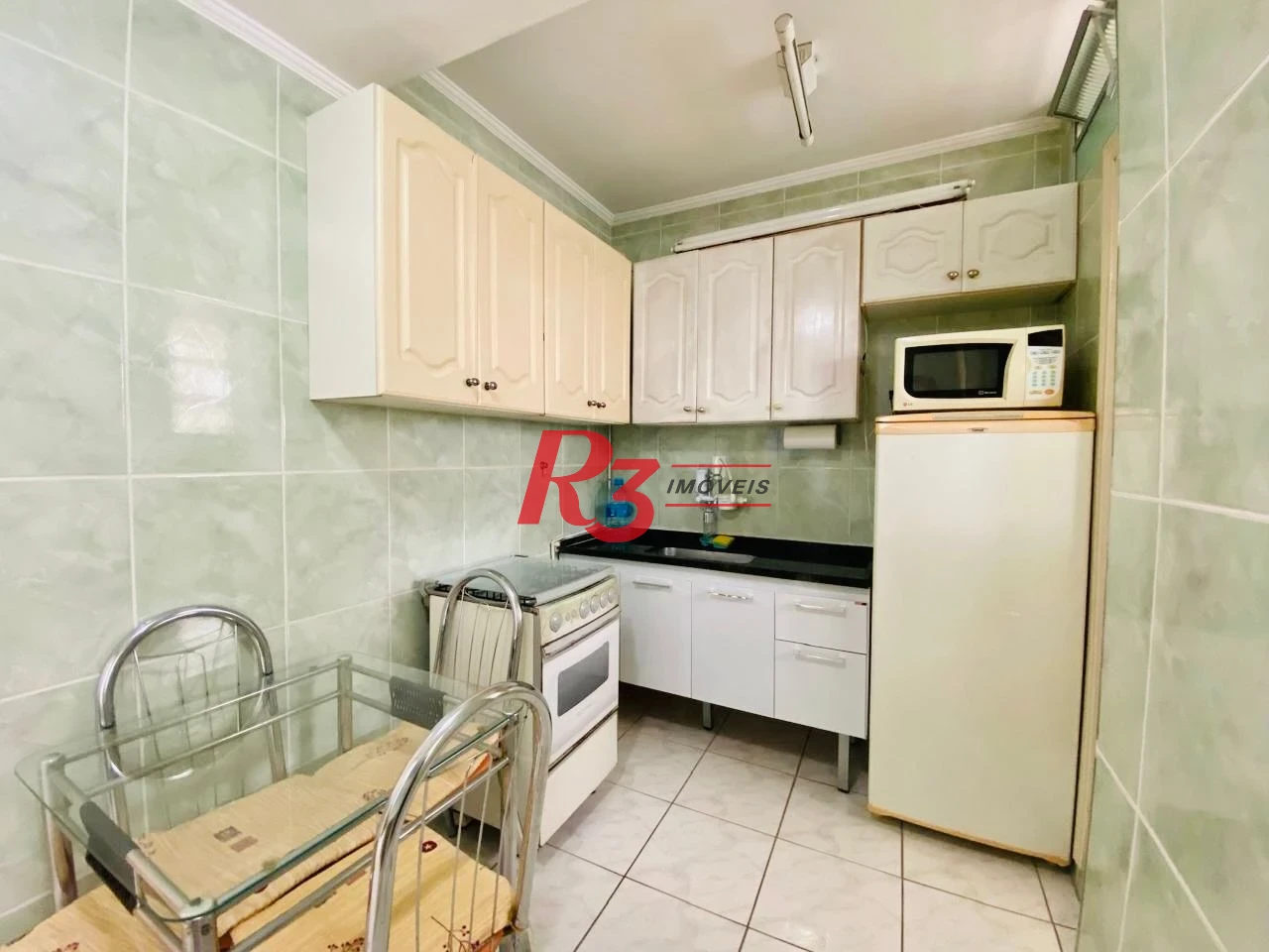 Apartamento com 2 dormitórios à venda, 66 m² por R$ 450.000,00 - José Menino - Santos/SP