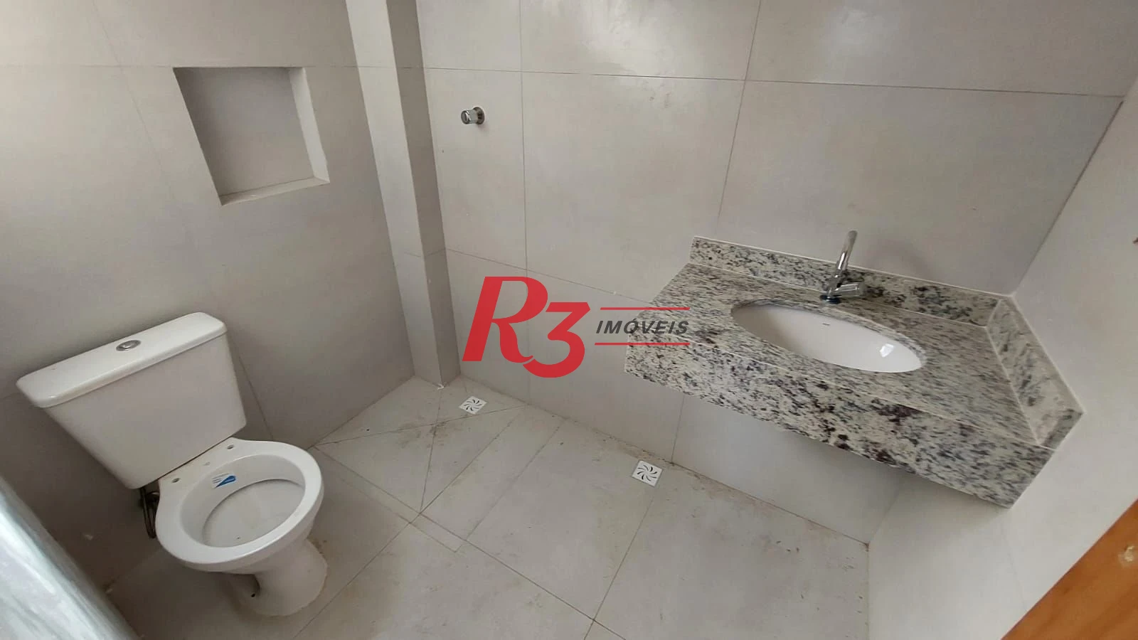 Sobrado com 2 dormitórios à venda, 80 m² por R$ 700.000,00 - Marapé - Santos/SP