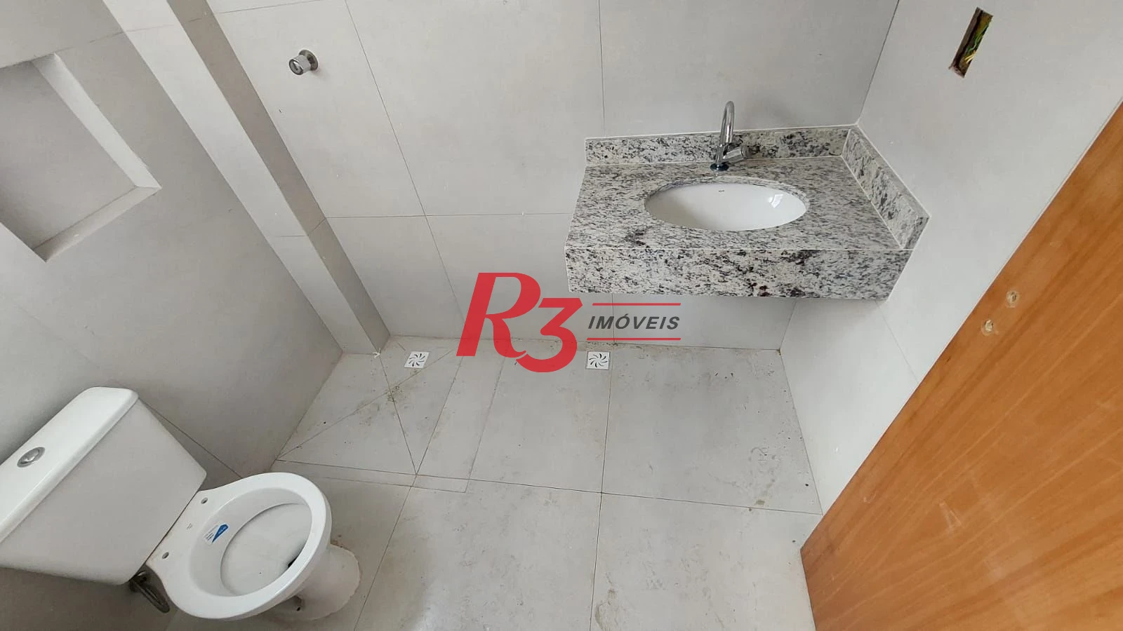 Sobrado com 2 dormitórios à venda, 80 m² por R$ 700.000,00 - Marapé - Santos/SP