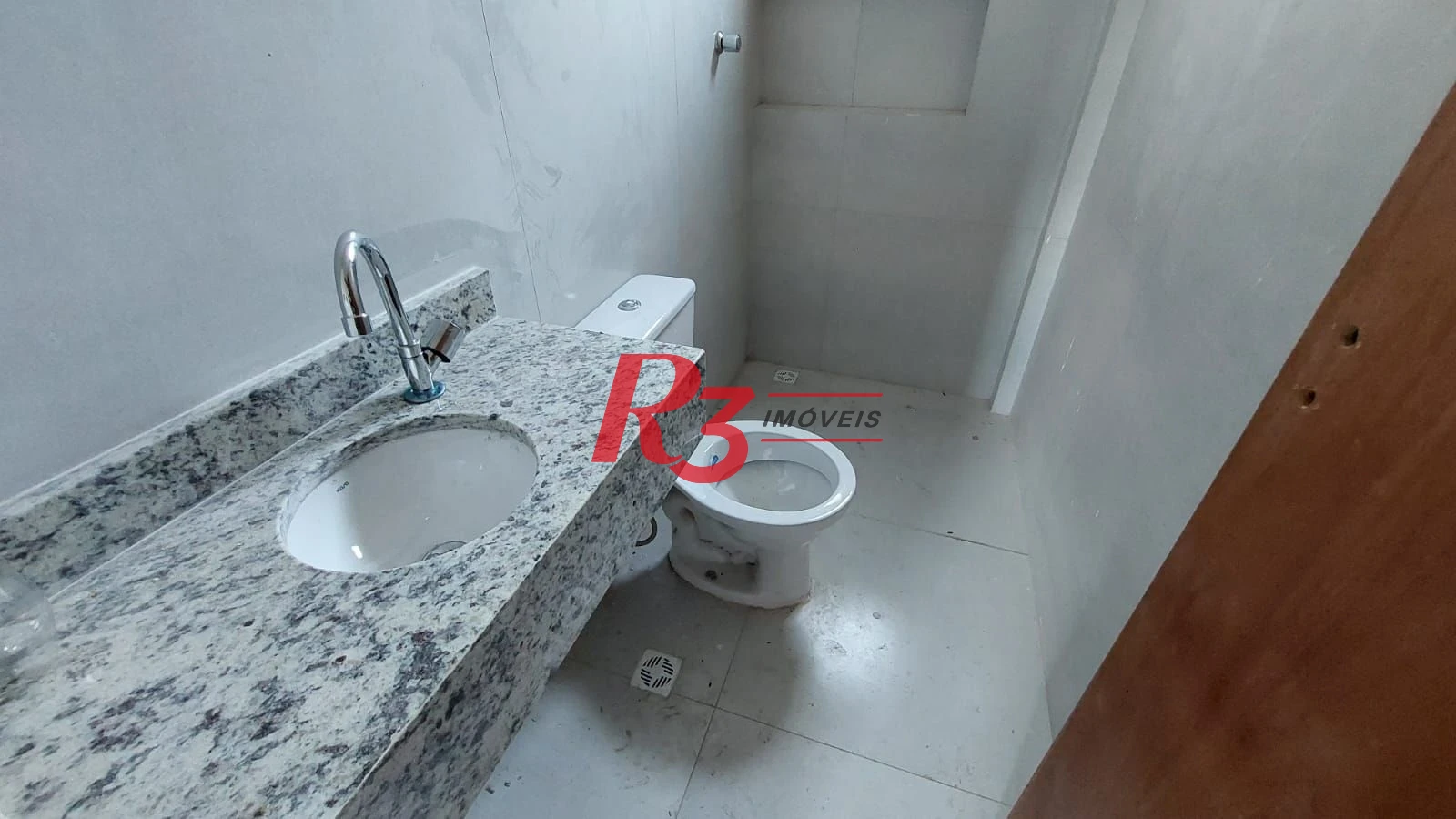 Sobrado com 2 dormitórios à venda, 80 m² por R$ 700.000,00 - Marapé - Santos/SP