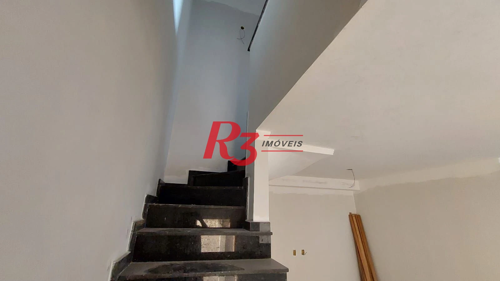 Sobrado com 2 dormitórios à venda, 80 m² por R$ 700.000,00 - Marapé - Santos/SP