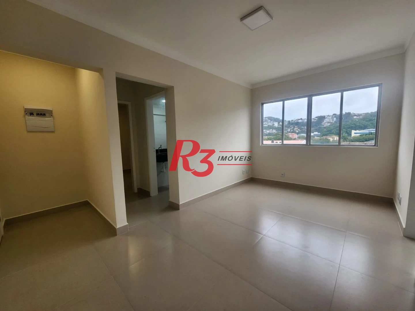R3 vende!! Oportunidade à venda na Vila Mathias, 49 m², 1 quarto, 1 vaga, condição especial!!