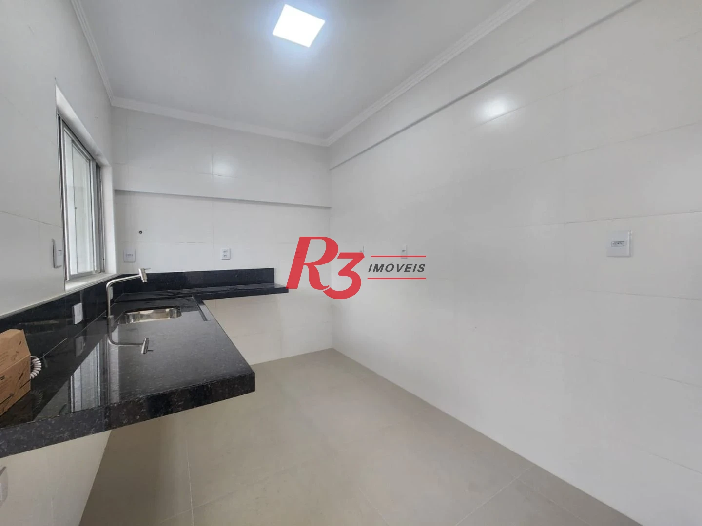 R3 vende!! Oportunidade à venda na Vila Mathias, 49 m², 1 quarto, 1 vaga, condição especial!!