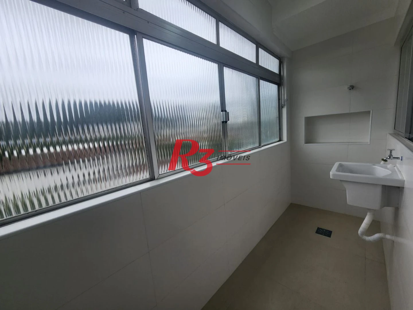 R3 vende!! Oportunidade à venda na Vila Mathias, 49 m², 1 quarto, 1 vaga, condição especial!!