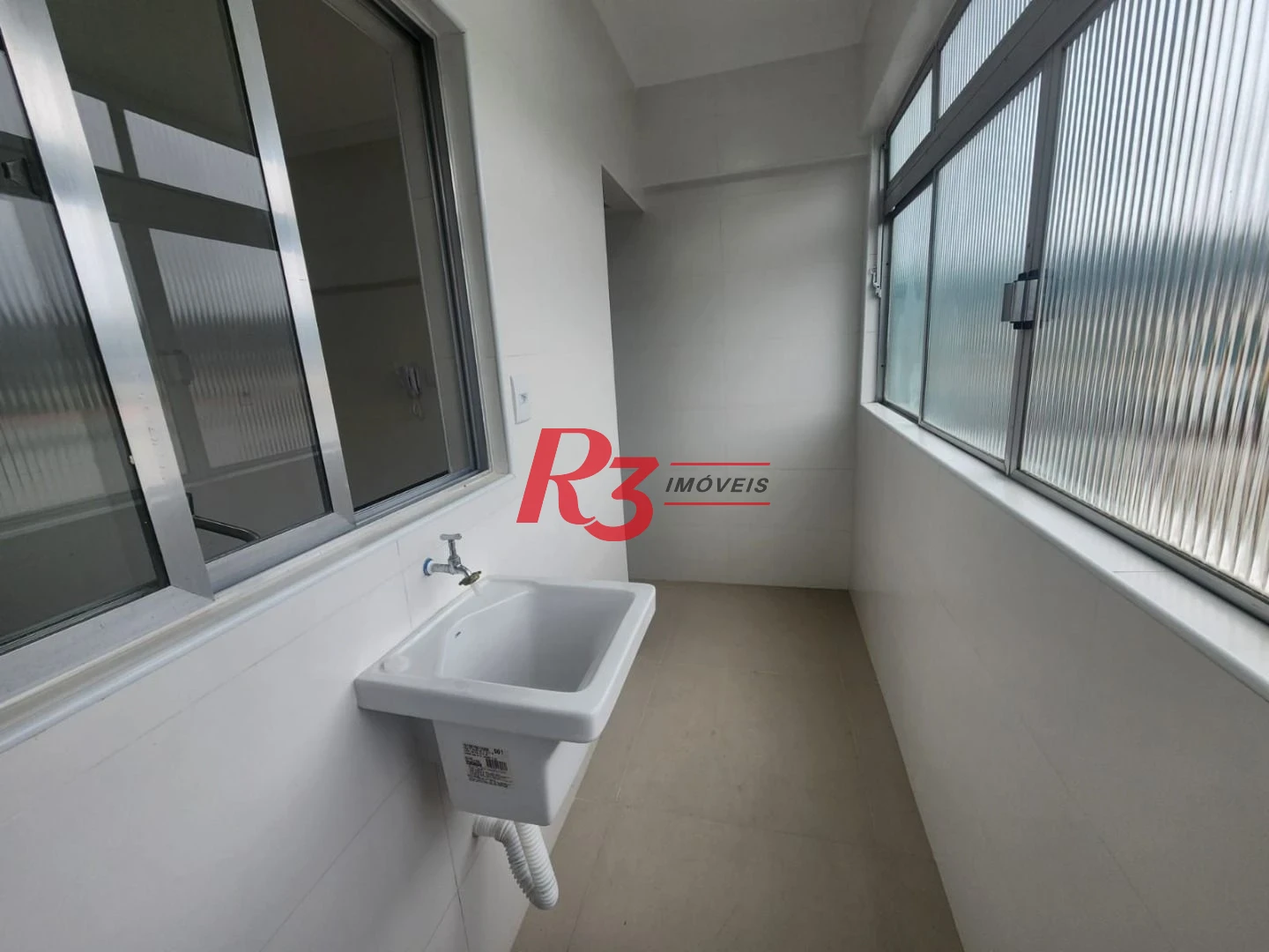 R3 vende!! Oportunidade à venda na Vila Mathias, 49 m², 1 quarto, 1 vaga, condição especial!!