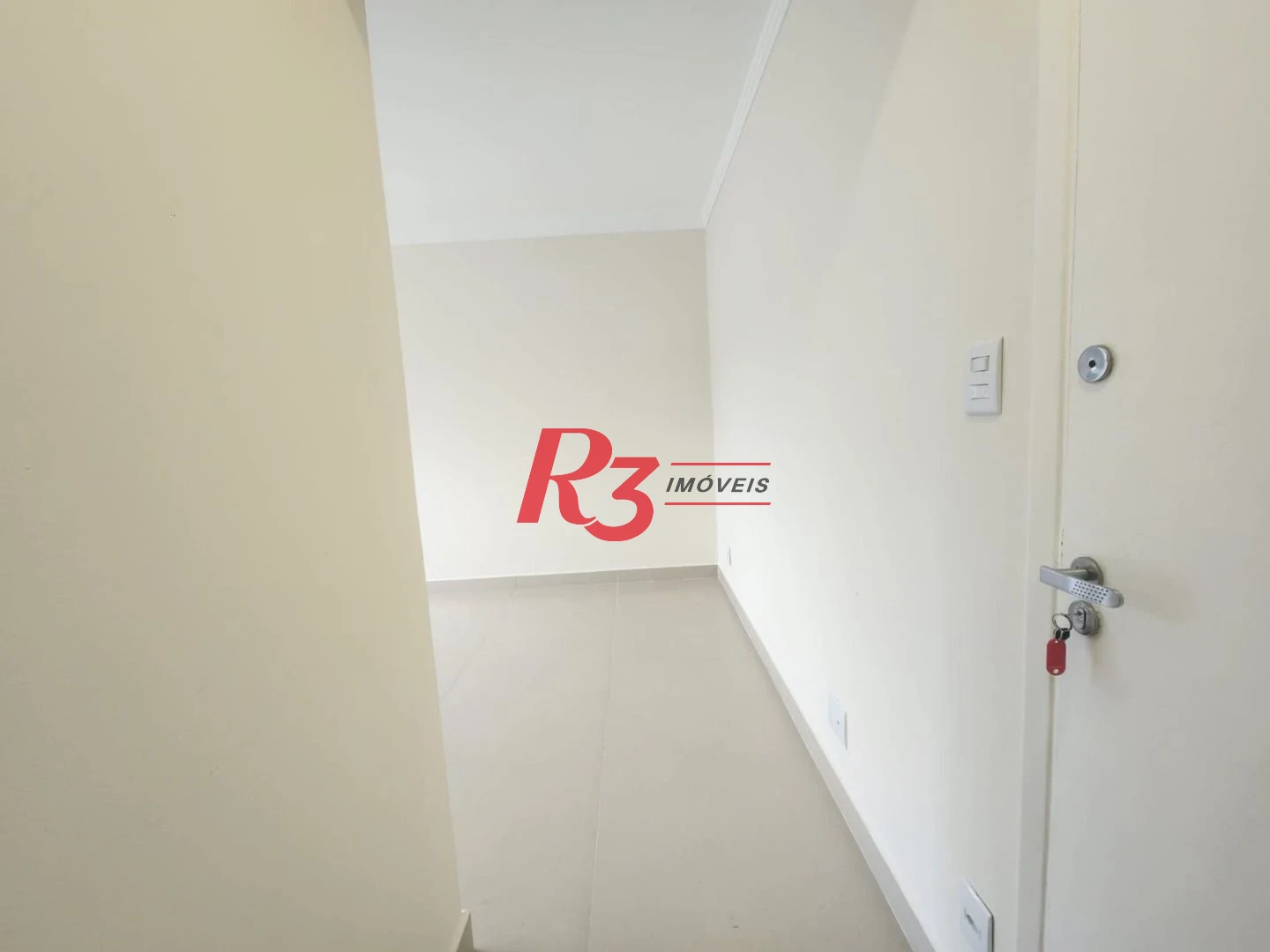 R3 vende!! Oportunidade à venda na Vila Mathias, 49 m², 1 quarto, 1 vaga, condição especial!!