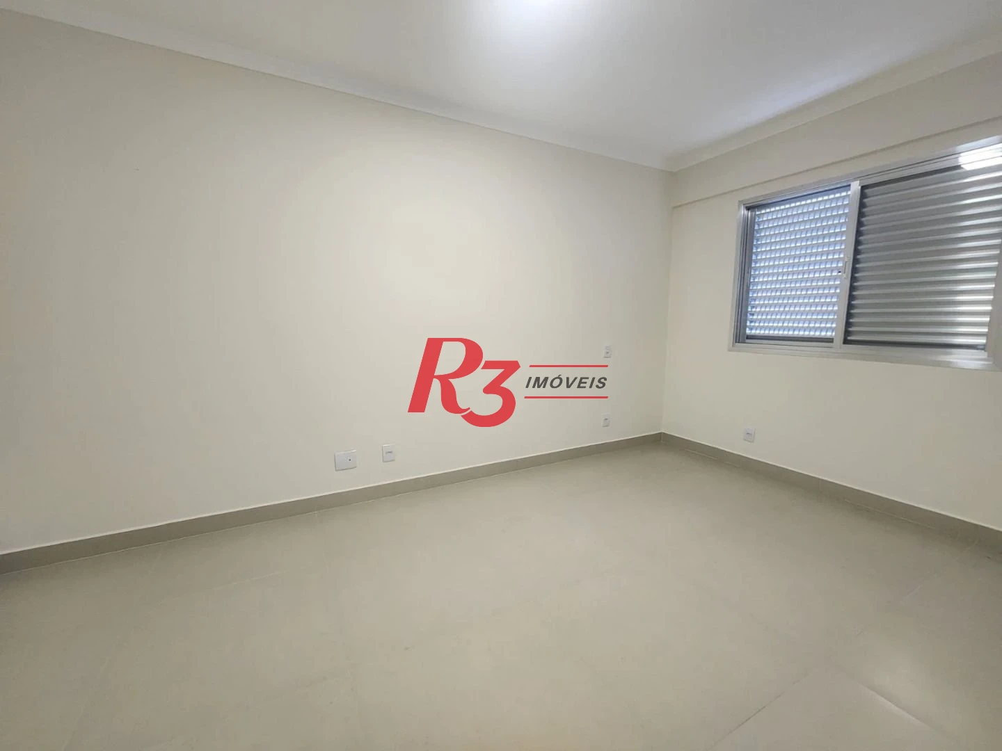 R3 vende!! Oportunidade à venda na Vila Mathias, 49 m², 1 quarto, 1 vaga, condição especial!!