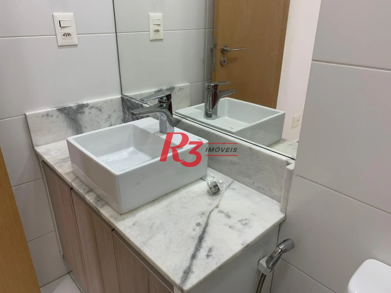 Apartamento com 2 dormitórios para alugar, 66 m² por R$ 6.009,86/mês - Boqueirão - Santos/SP