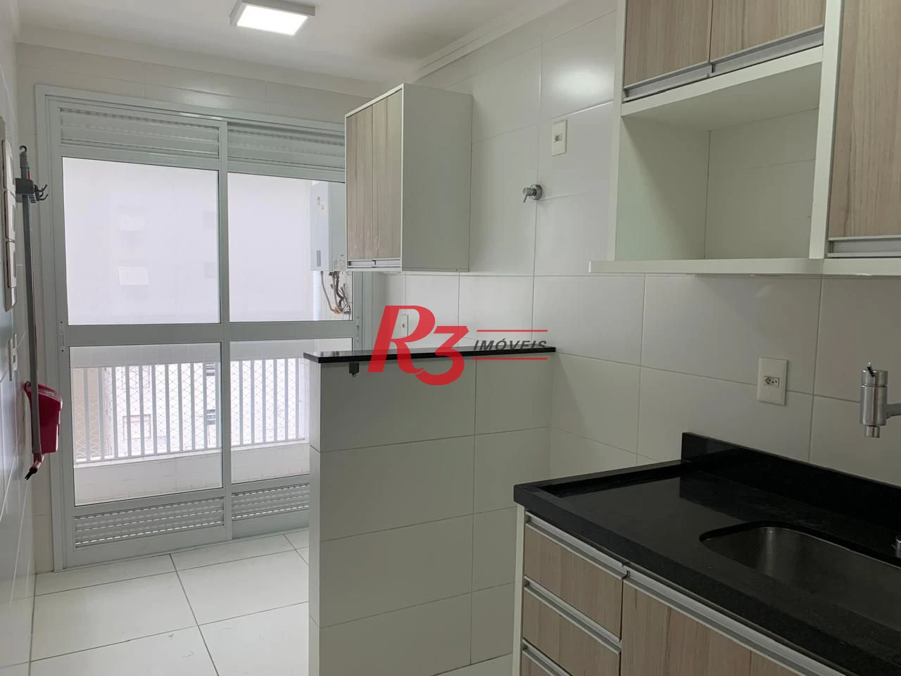 Apartamento com 2 dormitórios para alugar, 66 m² por R$ 6.009,86/mês - Boqueirão - Santos/SP