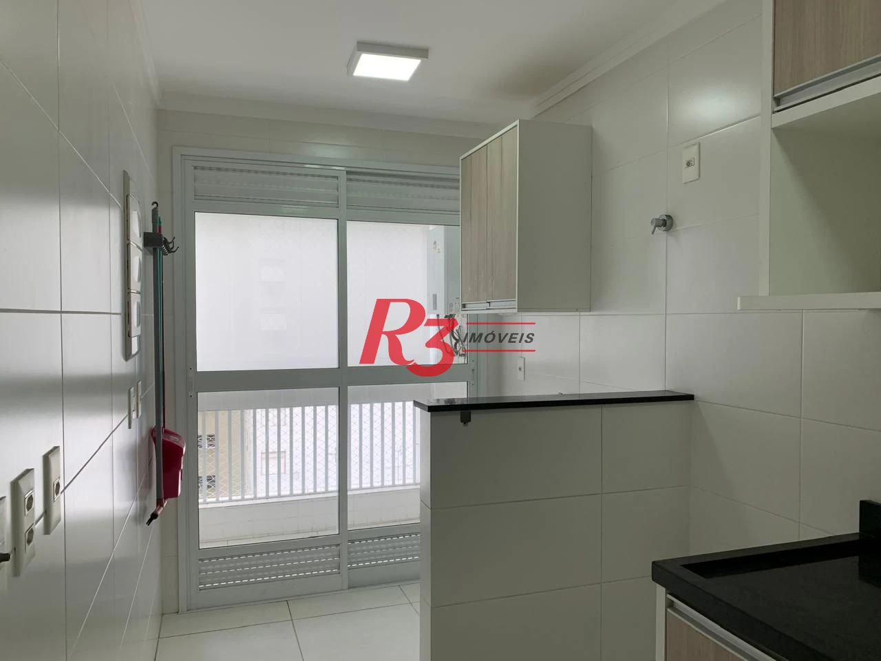 Apartamento com 2 dormitórios para alugar, 66 m² por R$ 6.009,86/mês - Boqueirão - Santos/SP