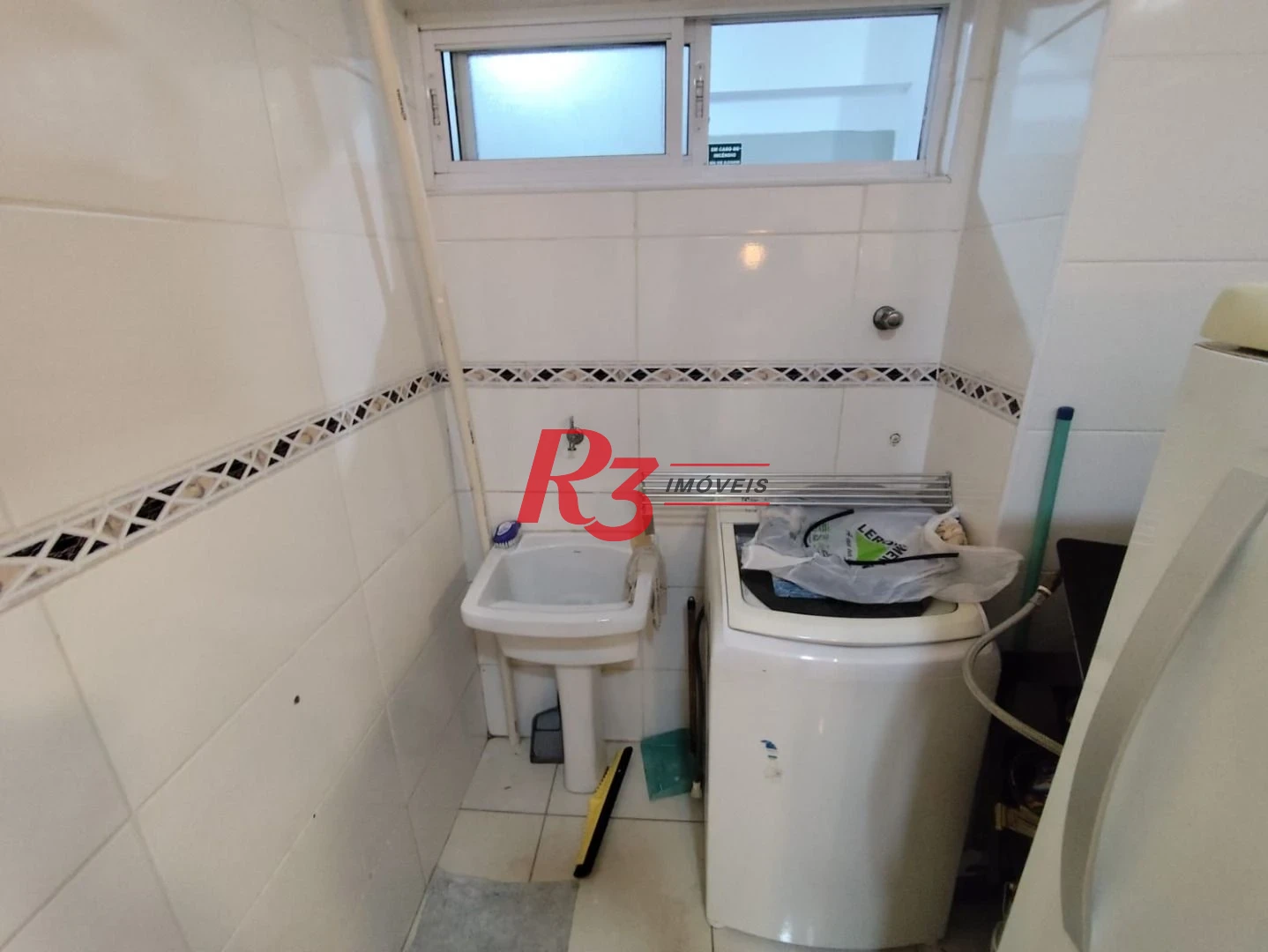 Apartamento com 2 dormitórios para alugar, 59 m² por R$ 3.200,00/mês - Vila Voturuá - São Vicente/SP