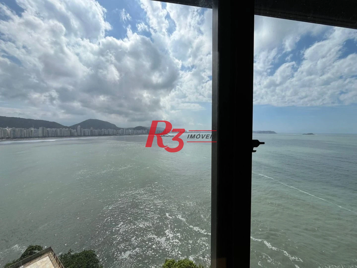 Apartamento com 4 dormitórios à venda, 187 m² por R$ 2.600.000,00 - Jardim Astúrias - Guarujá/SP