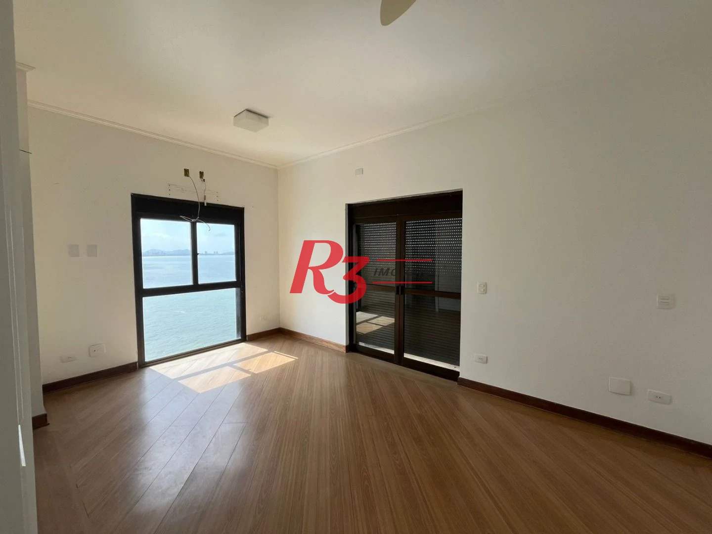 Apartamento com 4 dormitórios à venda, 187 m² por R$ 2.600.000,00 - Jardim Astúrias - Guarujá/SP