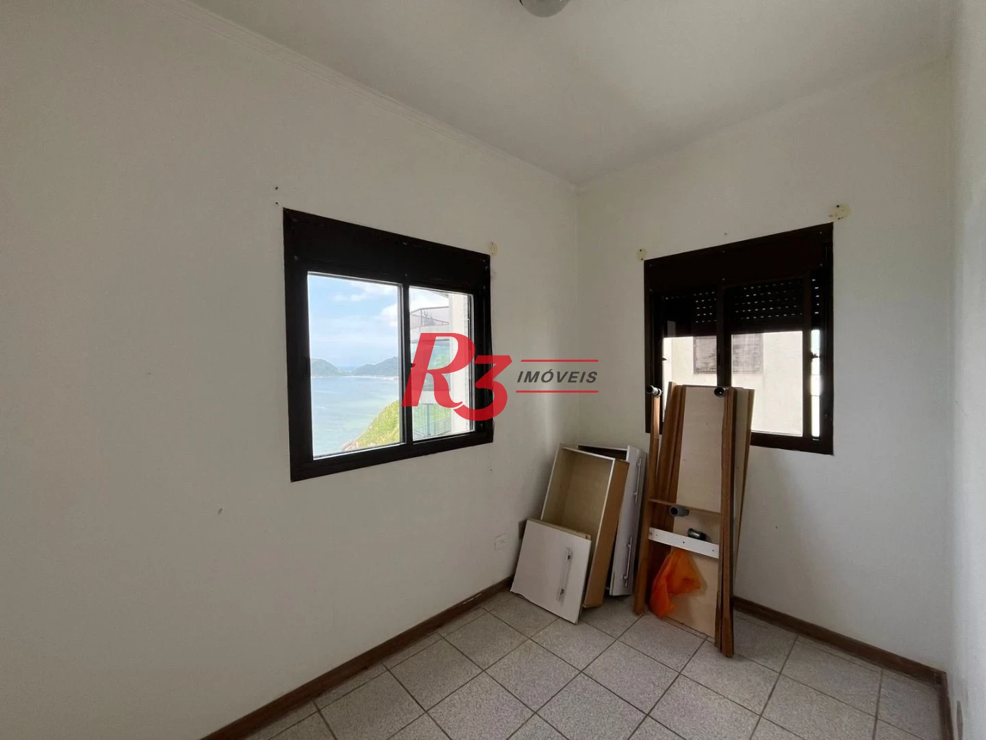 Apartamento com 4 dormitórios à venda, 187 m² por R$ 2.600.000,00 - Jardim Astúrias - Guarujá/SP