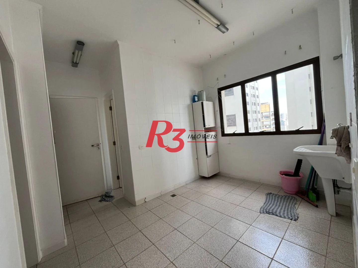 Apartamento com 4 dormitórios à venda, 187 m² por R$ 2.600.000,00 - Jardim Astúrias - Guarujá/SP
