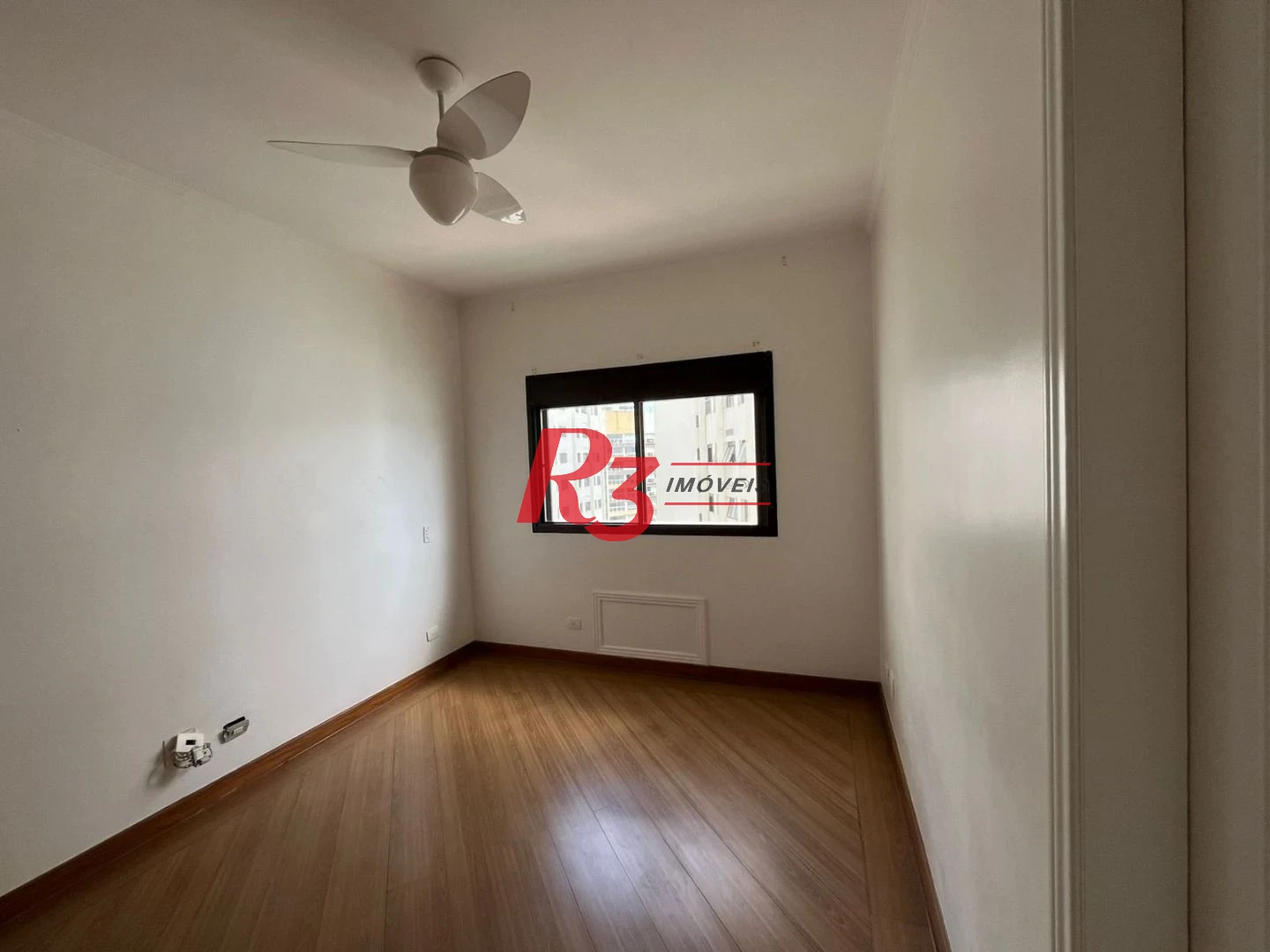 Apartamento com 4 dormitórios à venda, 187 m² por R$ 2.600.000,00 - Jardim Astúrias - Guarujá/SP