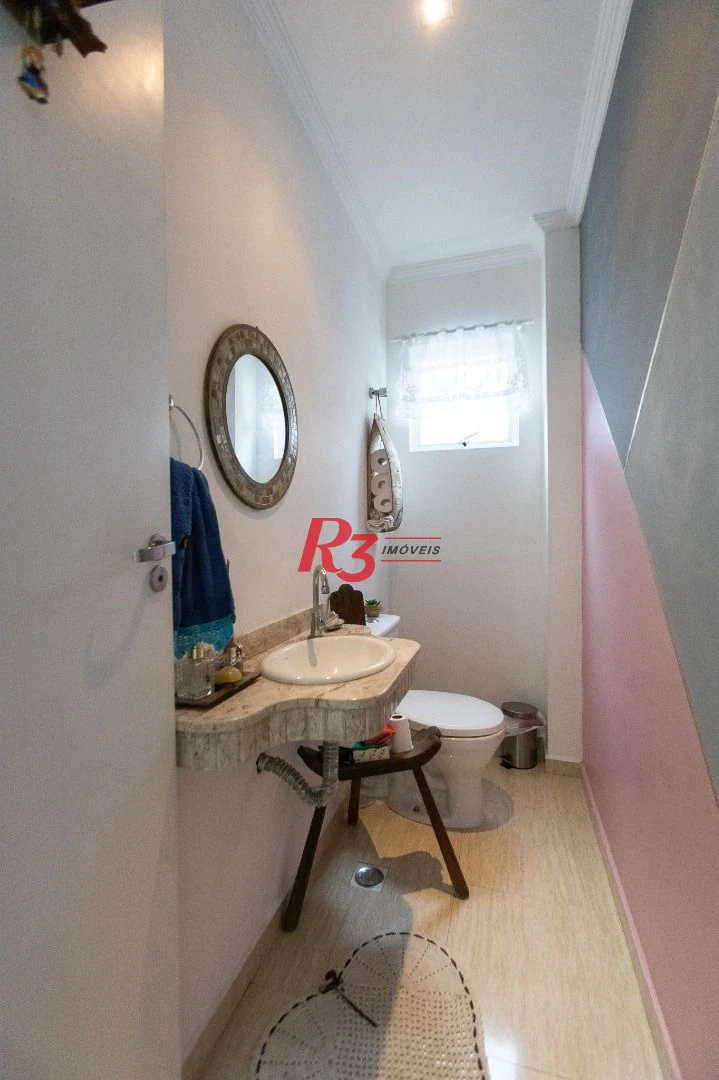 Casa com 3 dormitórios à venda, 200 m² por R$ 1.850.000,00 - Campo Grande - Santos/SP