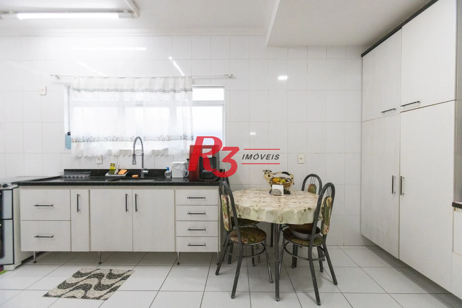 Casa com 3 dormitórios à venda, 200 m² por R$ 1.850.000,00 - Campo Grande - Santos/SP