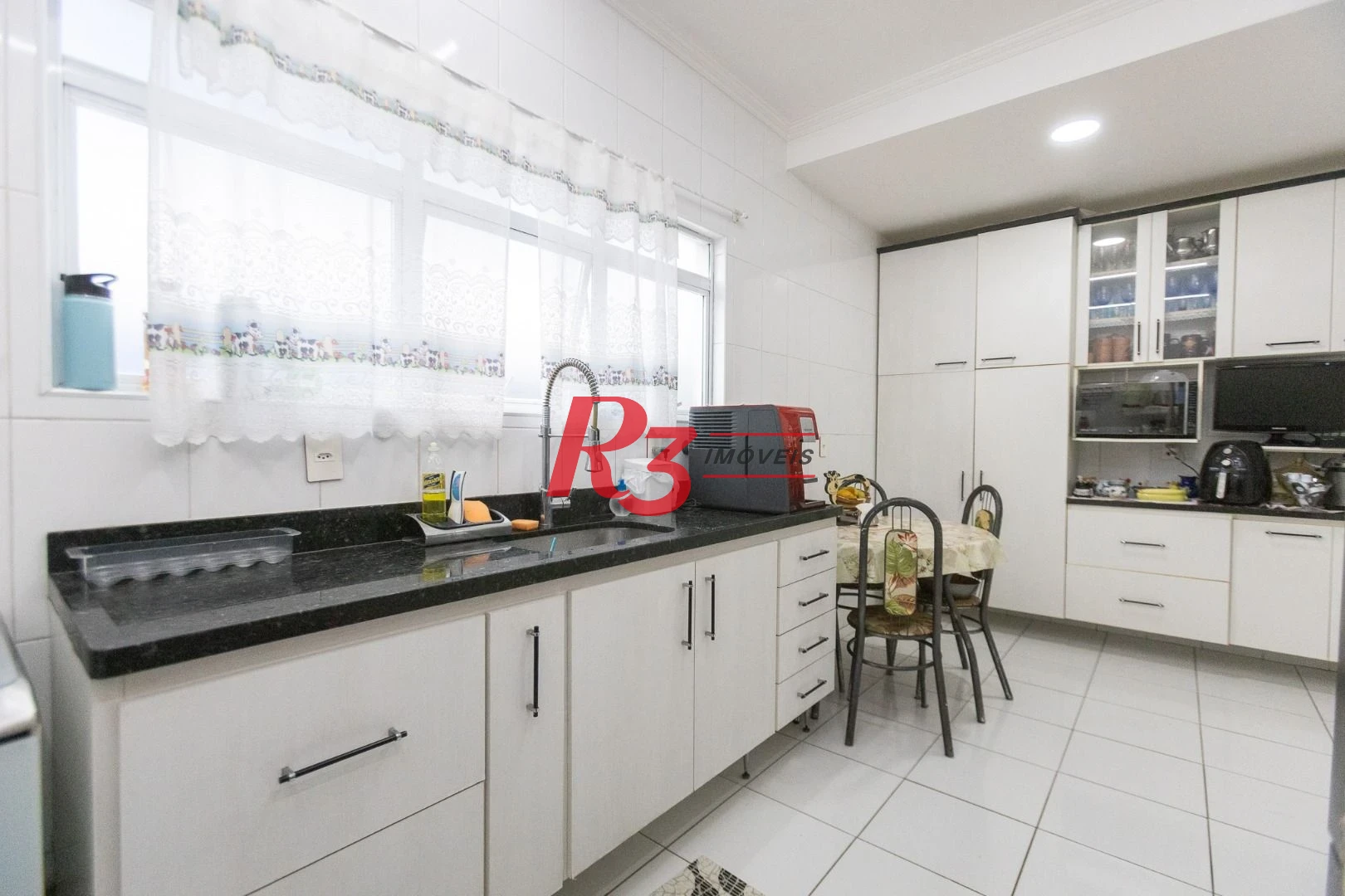 Casa com 3 dormitórios à venda, 200 m² por R$ 1.850.000,00 - Campo Grande - Santos/SP