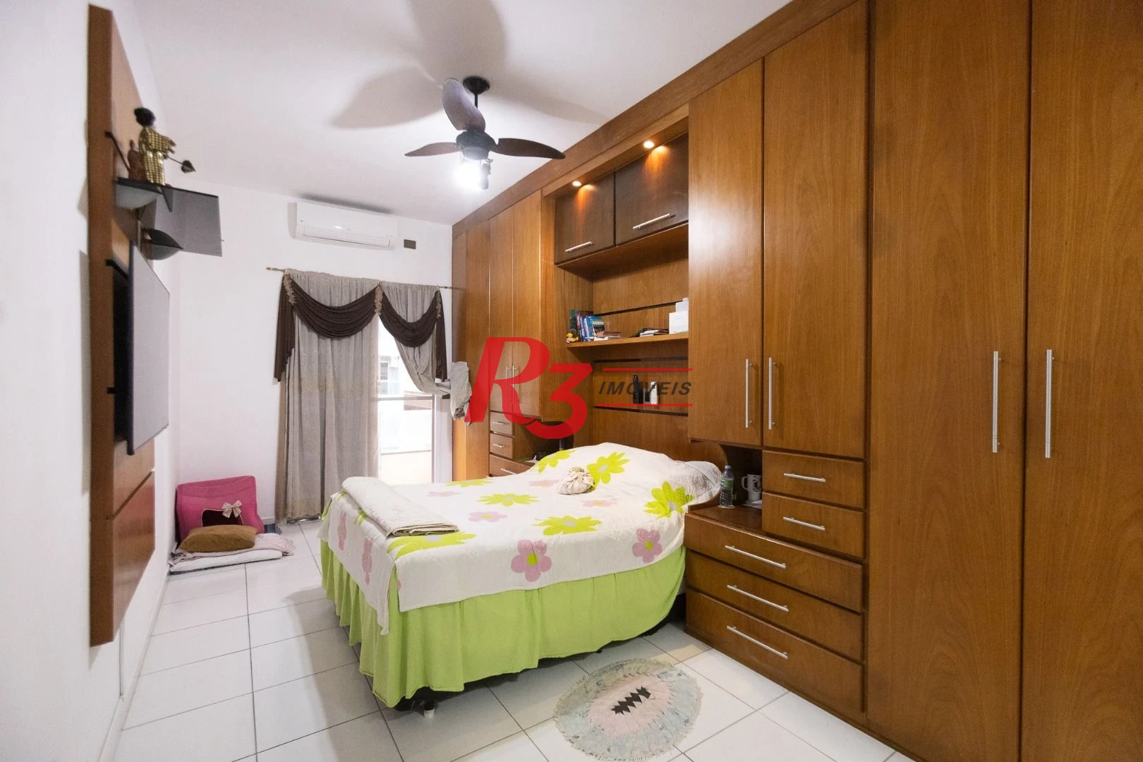 Casa com 3 dormitórios à venda, 200 m² por R$ 1.850.000,00 - Campo Grande - Santos/SP