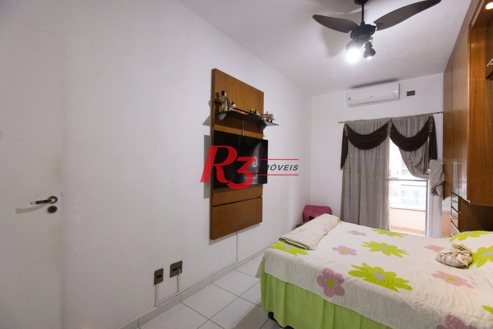 Casa com 3 dormitórios à venda, 200 m² por R$ 1.850.000,00 - Campo Grande - Santos/SP