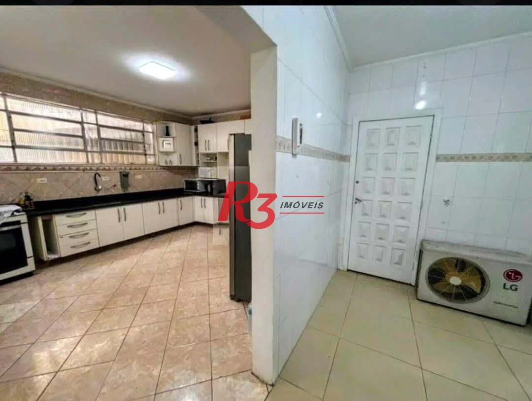 Sobrado com 3 dormitórios à venda, 208 m² por R$ 1.490.000,00 - Ponta da Praia - Santos/SP