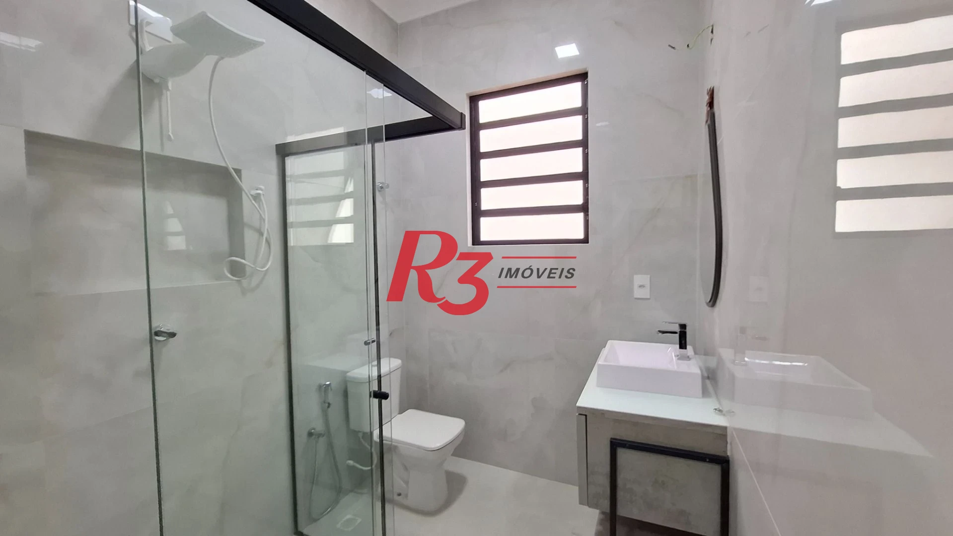 Sobrado com 3 dormitórios para alugar, 110 m² por R$ 6.795,00/mês - Embaré - Santos/SP