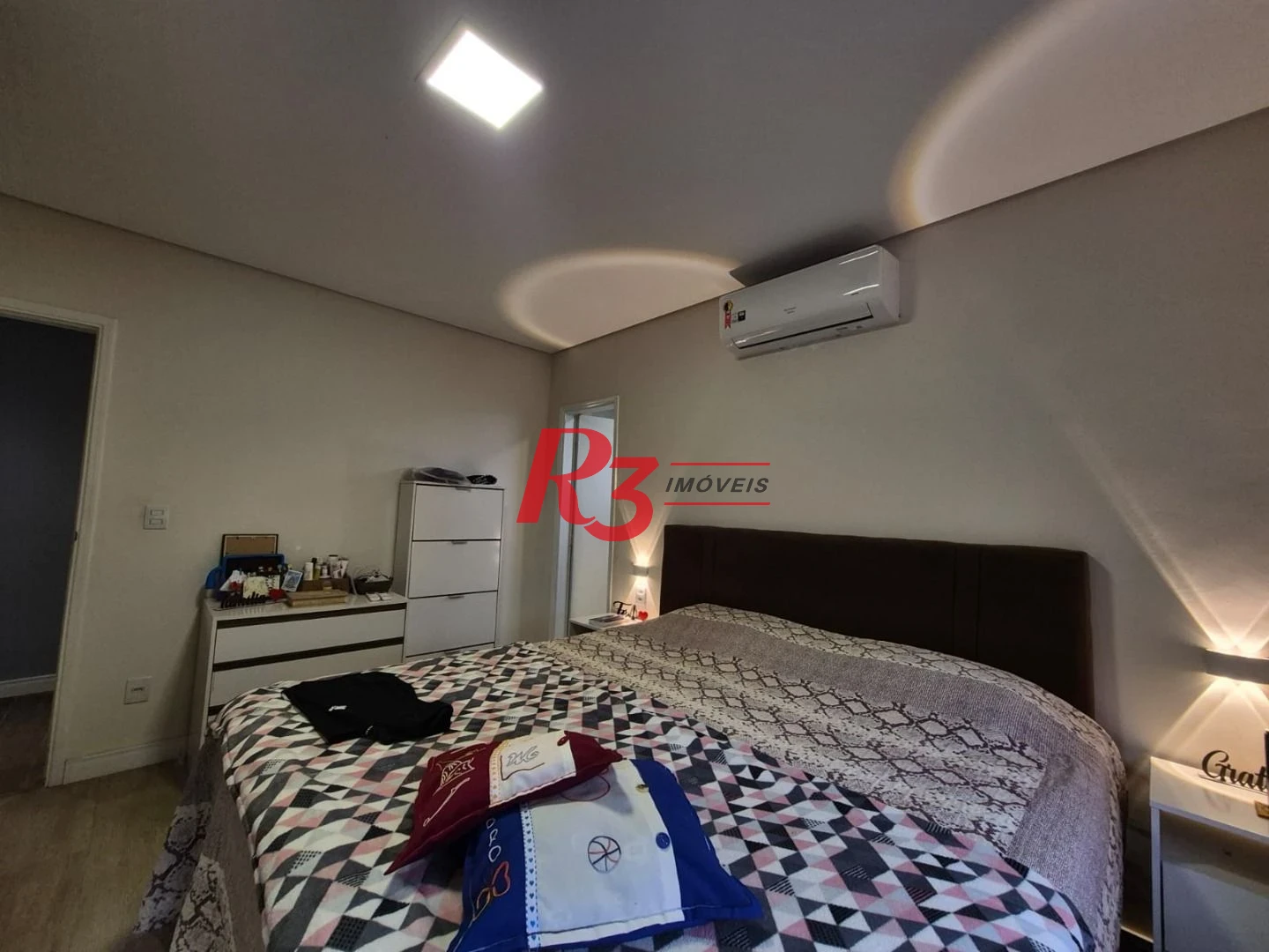 Apartamento com 3 dormitórios à venda, 135 m² por R$ 930.000,00 - Embaré - Santos/SP