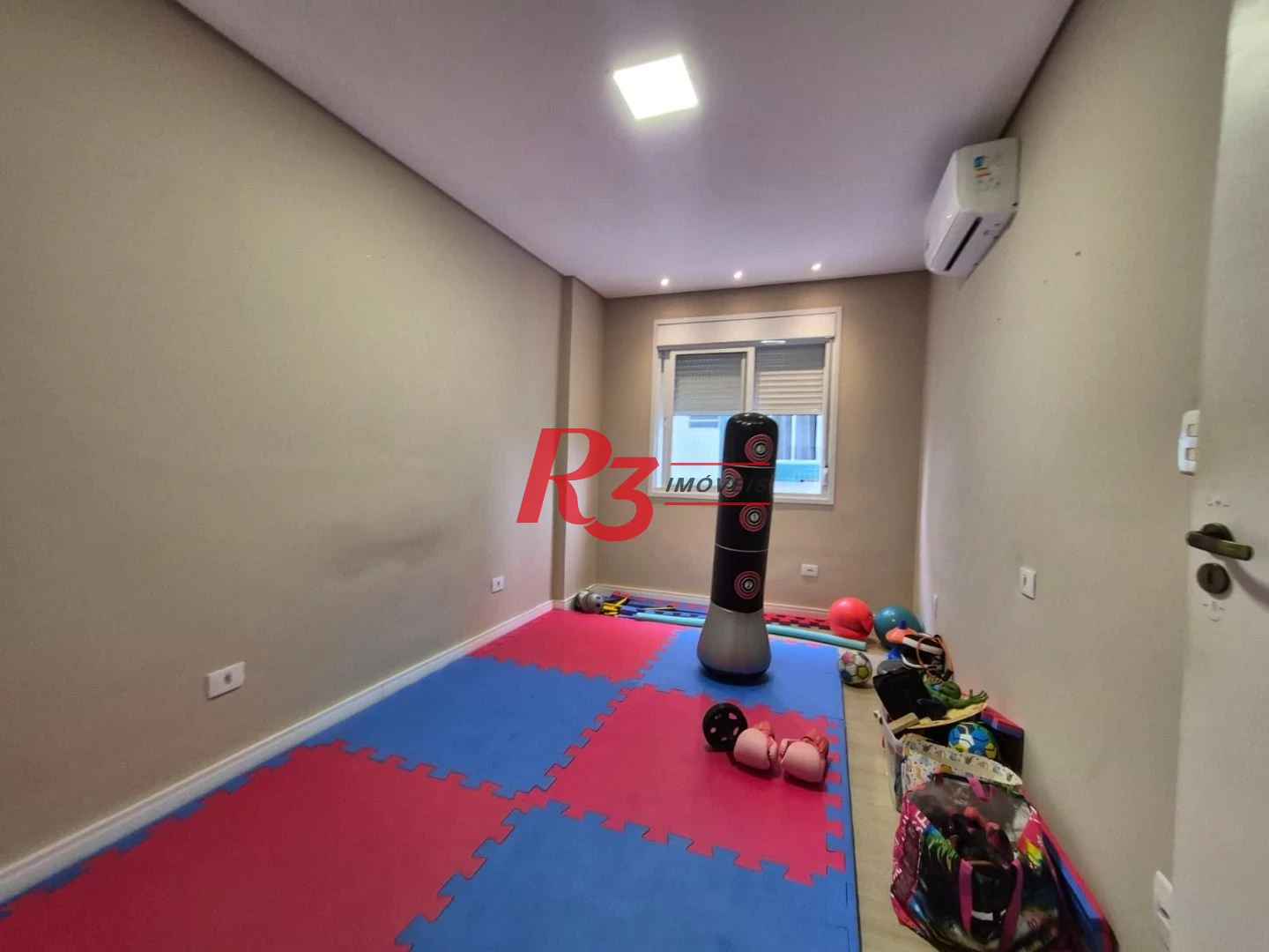 Apartamento com 3 dormitórios à venda, 135 m² por R$ 930.000,00 - Embaré - Santos/SP