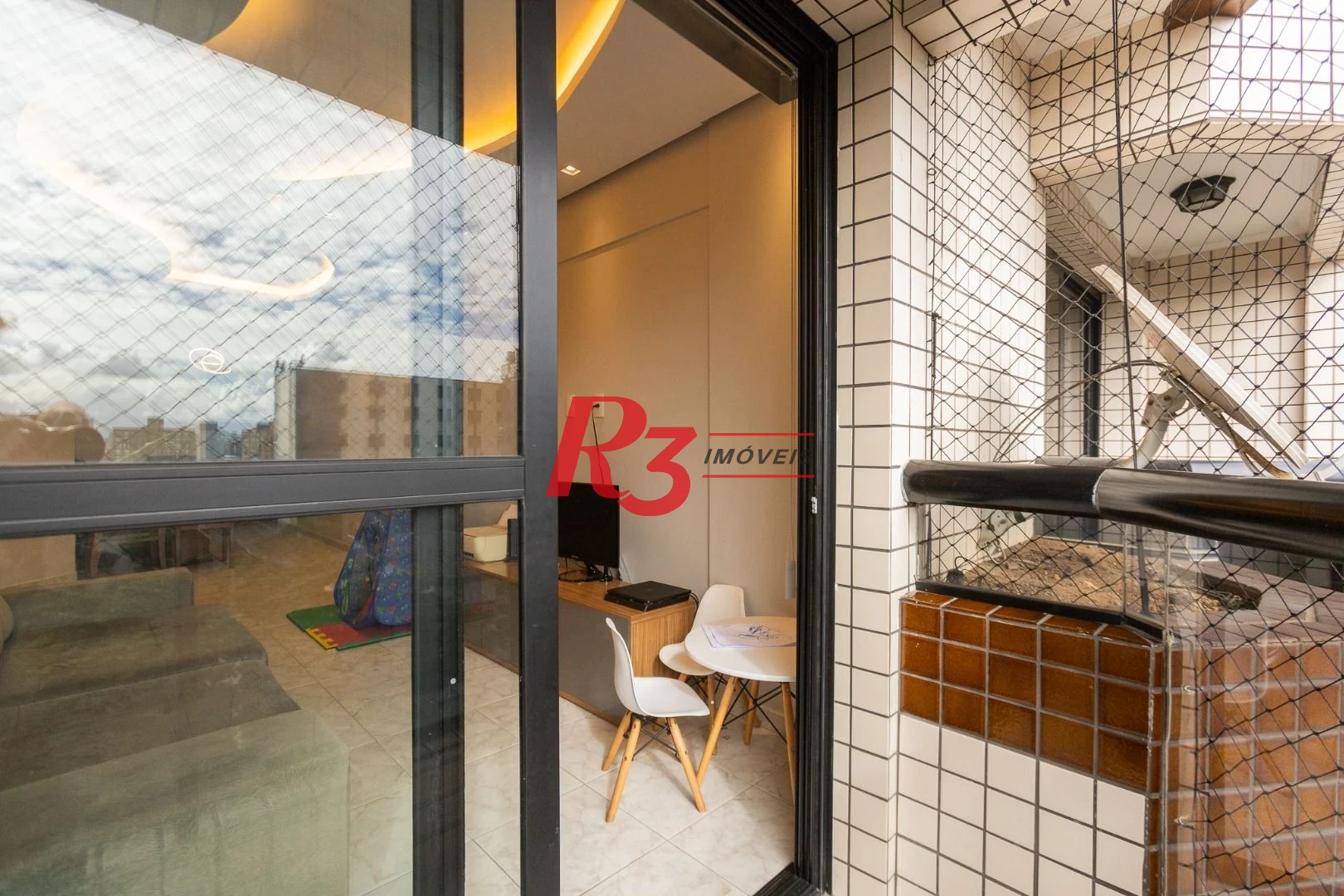 Apartamento com 2 dormitórios à venda, 81 m² por R$ 550.000,00 - Encruzilhada - Santos/SP