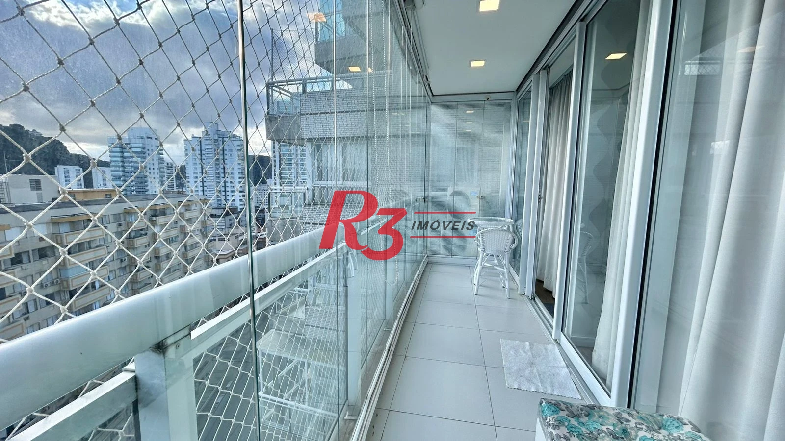 Apartamento com 1 dormitório para alugar, 50 m² por R$ 6.500,00/mês - Pompéia - Santos/SP