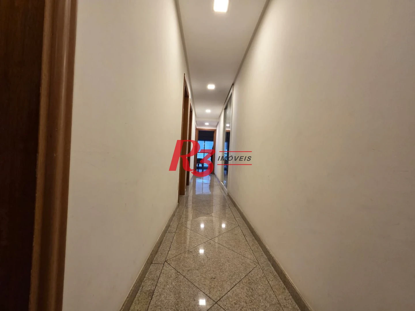 Apartamento com 4 dormitórios à venda, 243 m² por R$ 2.700.000,00 - Gonzaga - Santos/SP