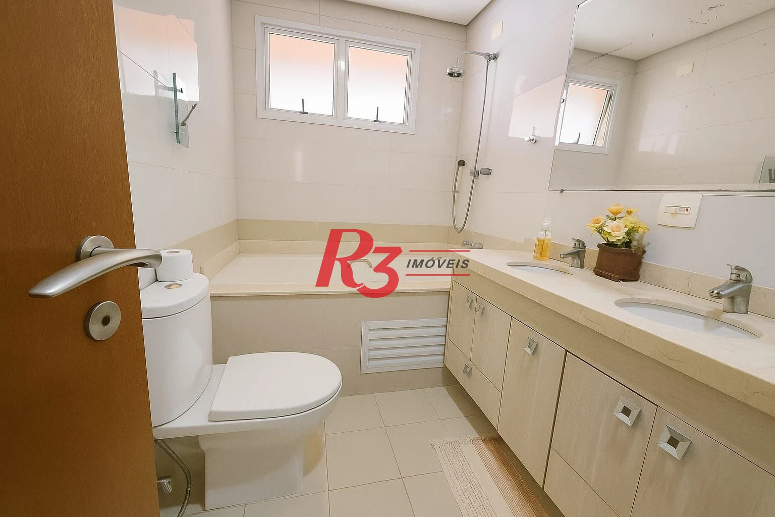 Apartamento com 4 dormitórios à venda, 243 m² por R$ 2.700.000,00 - Gonzaga - Santos/SP