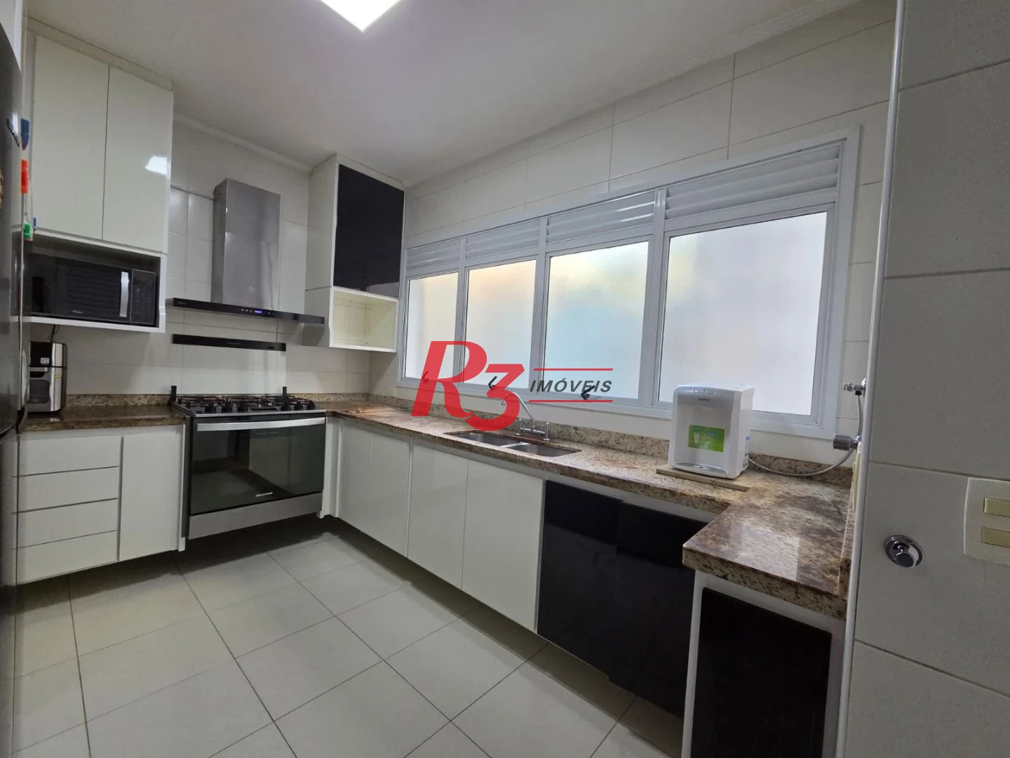 Apartamento com 4 dormitórios à venda, 243 m² por R$ 2.700.000,00 - Gonzaga - Santos/SP