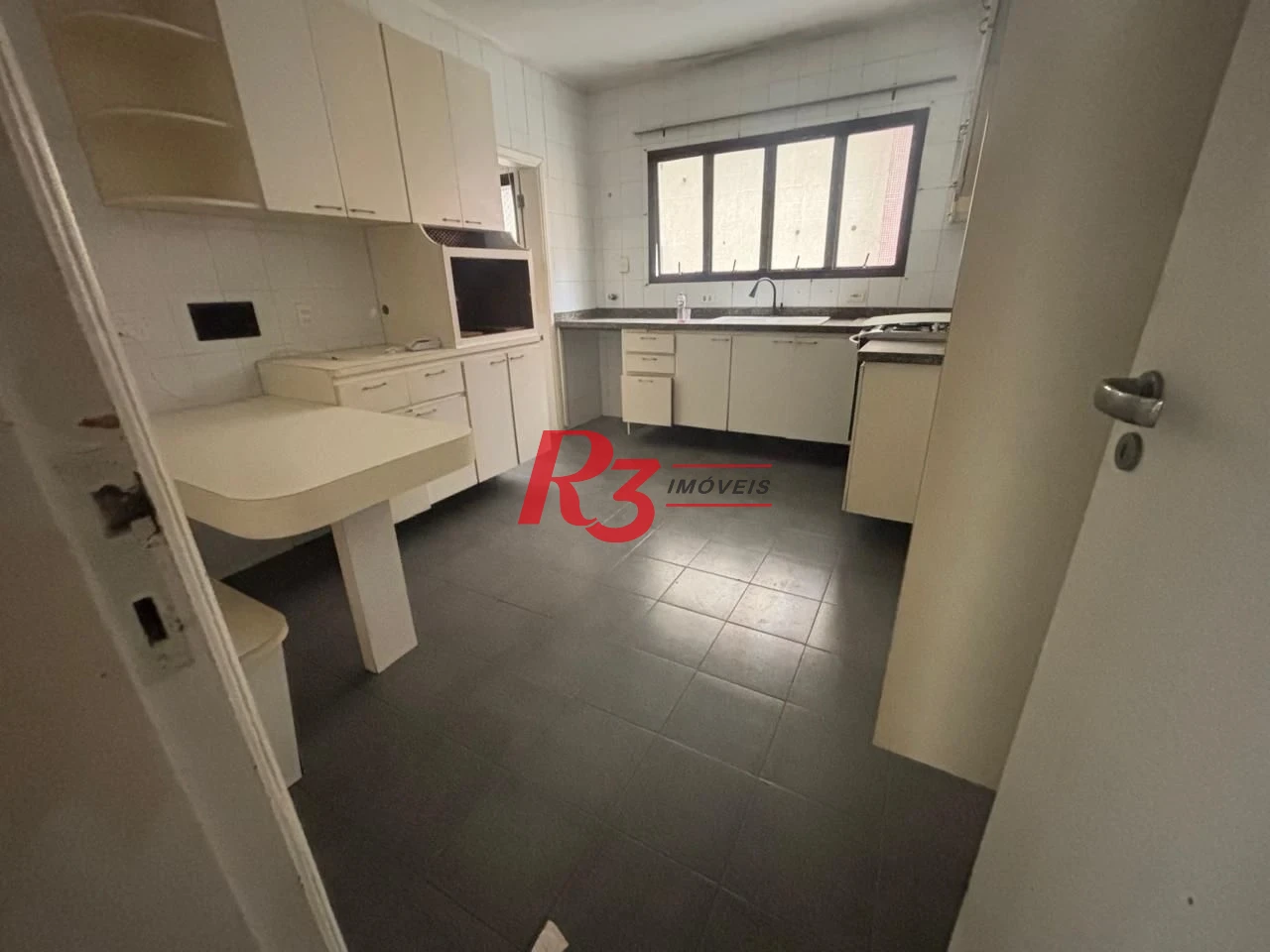 Apartamento com 3 dormitórios à venda, 162 m² por R$ 820.000,00 - Ponta da Praia - Santos/SP
