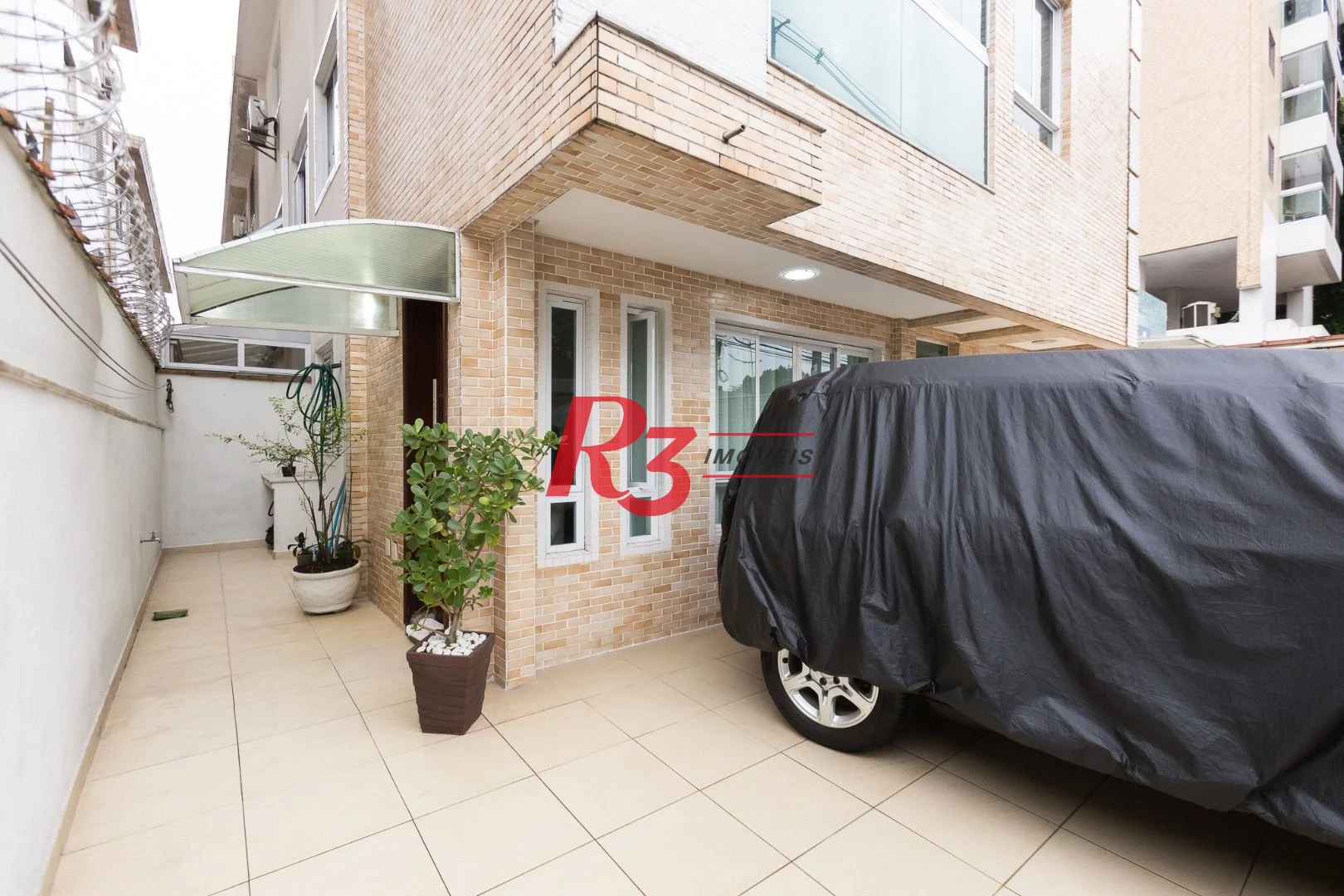 Casa com 3 dormitórios à venda, 123 m² por R$ 720.000,00 - Macuco - Santos/SP