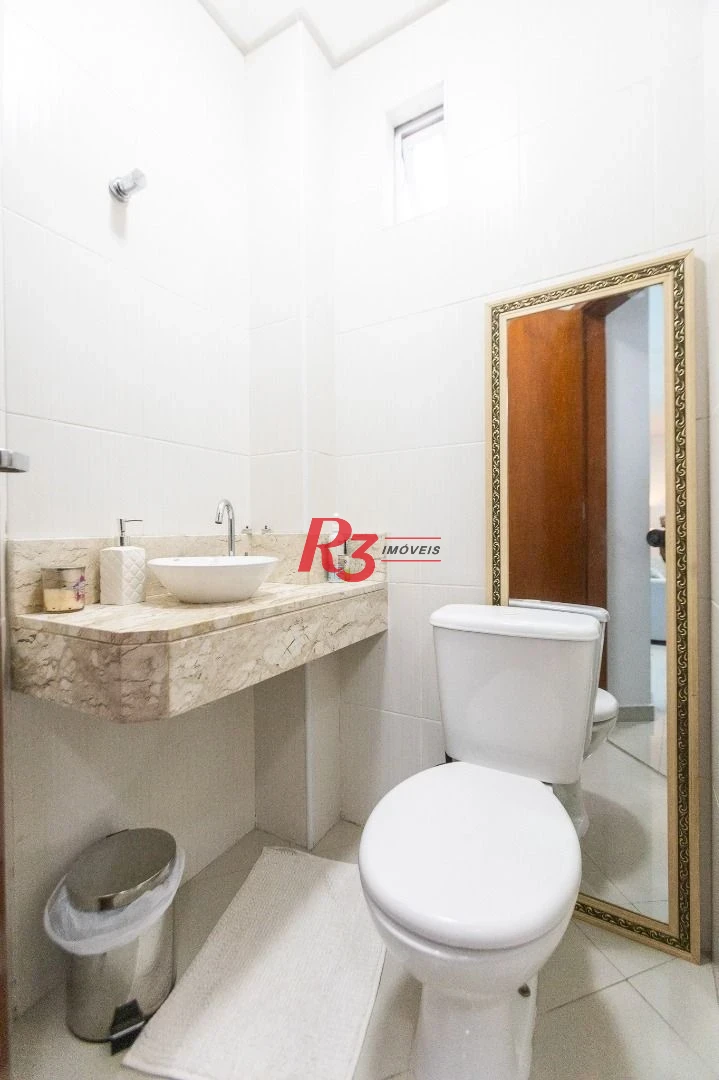 Casa com 3 dormitórios à venda, 123 m² por R$ 720.000,00 - Macuco - Santos/SP