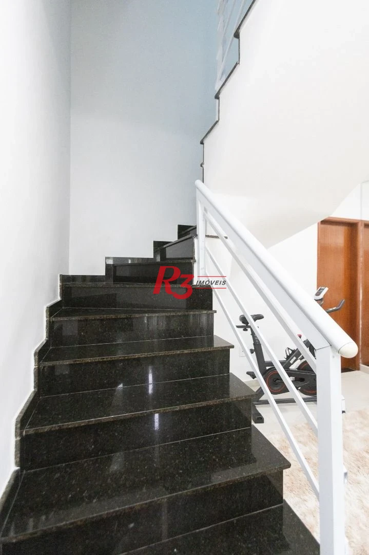 Casa com 3 dormitórios à venda, 123 m² por R$ 720.000,00 - Macuco - Santos/SP