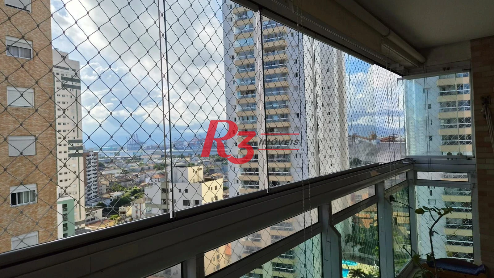 Apartamento com 3 dormitórios à venda, 102 m² por R$ 1.100.000,00 - Ponta da Praia - Santos/SP