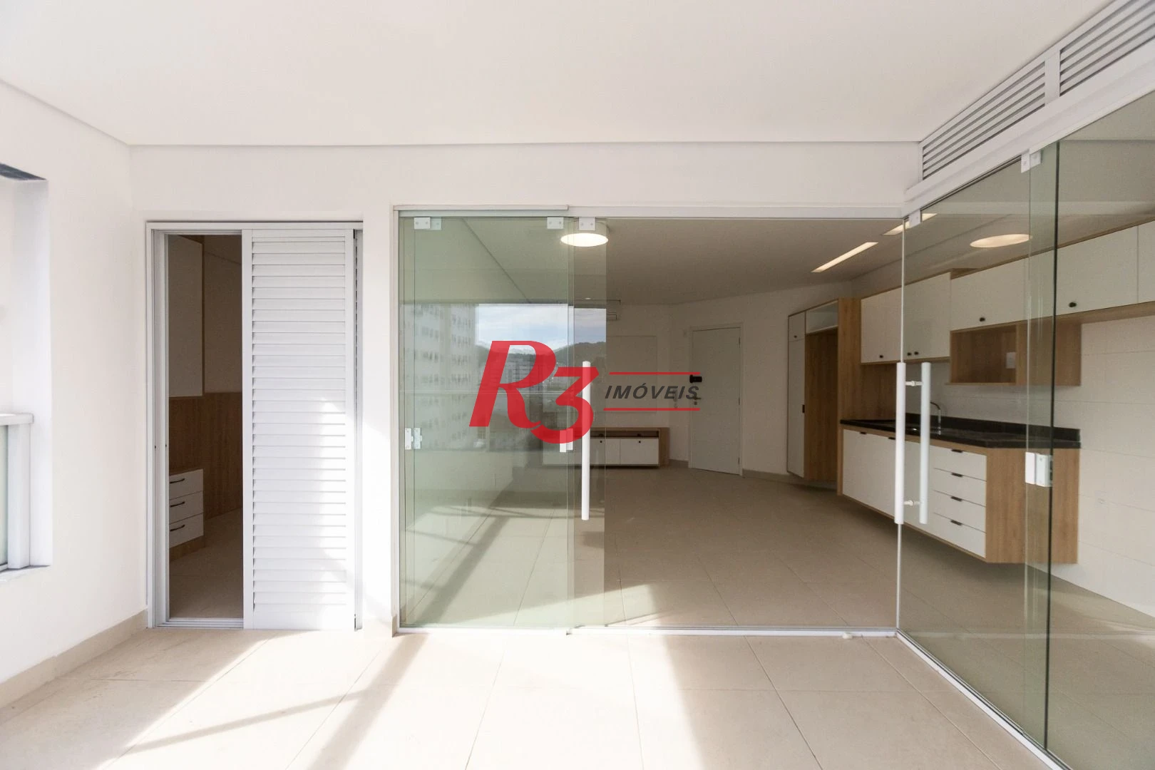 Apartamento com 2 dormitórios para alugar, 72 m² por R$ 5.628,98/mês - Campo Grande - Santos/SP