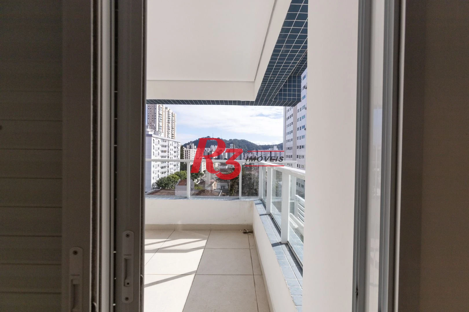 Apartamento com 2 dormitórios para alugar, 72 m² por R$ 5.628,98/mês - Campo Grande - Santos/SP