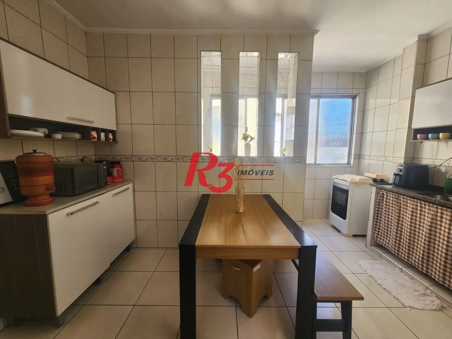 Apartamento com 2 dormitórios à venda, 74 m² por R$ 470.000,00 - Gonzaga - Santos/SP